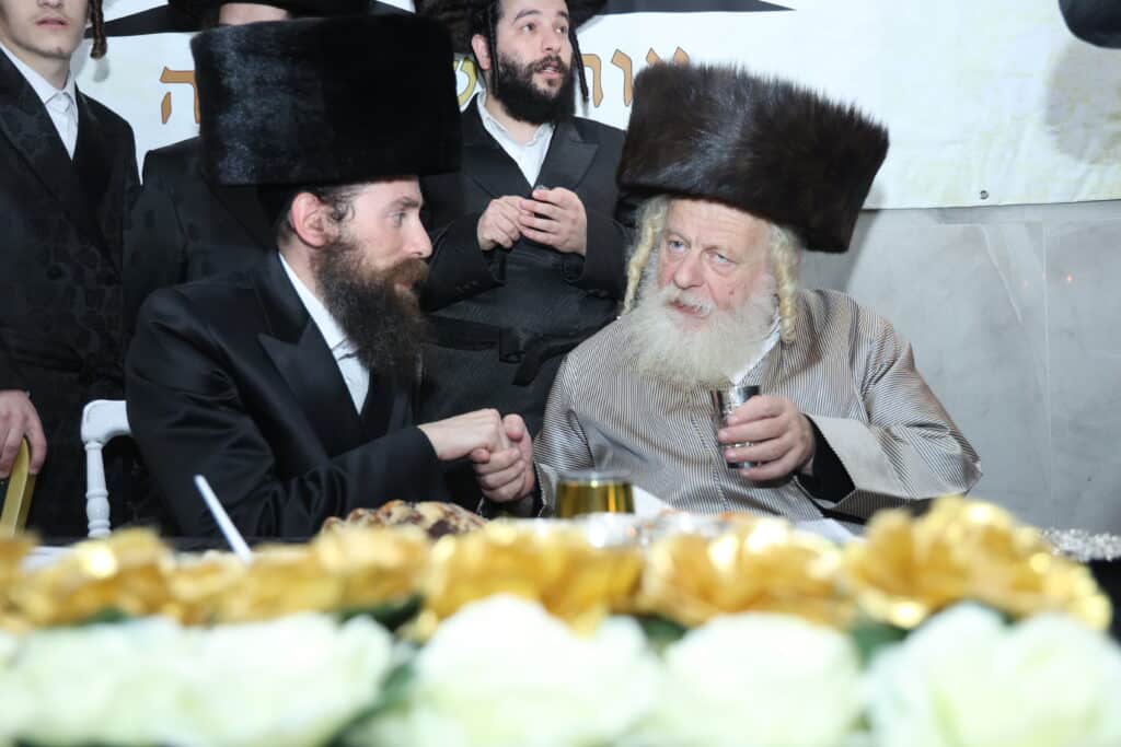 גלריה: מעמד קביעת מזוזות לישיבת 'אורה של תורה'