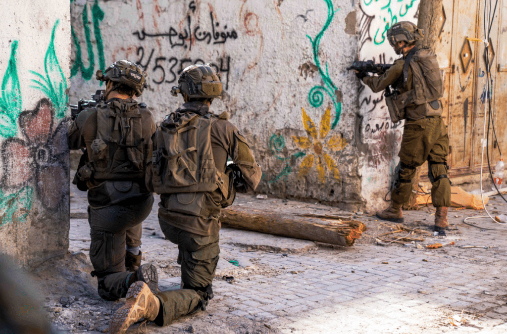 בין פירים לבתים ממולכדים: תיעוד מתוך הרצועה