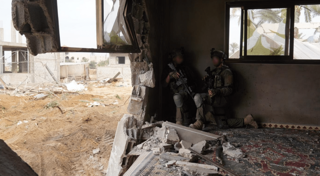 לוחמי יחידת דובדבן בלחימה בחאן יונס לוחמי יחידת דובדבן בלחימה בחאן יונס