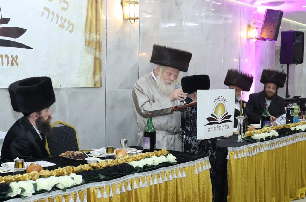 גלריה: מעמד קביעת מזוזות לישיבת 'אורה של תורה'