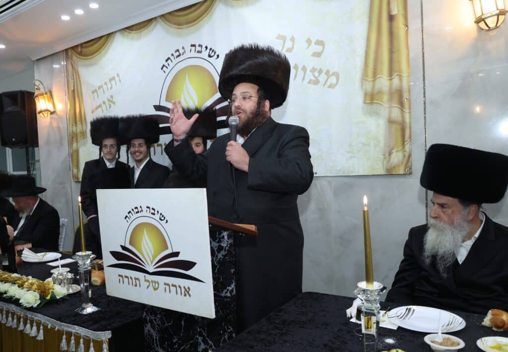 גלריה: מעמד קביעת מזוזות לישיבת 'אורה של תורה'