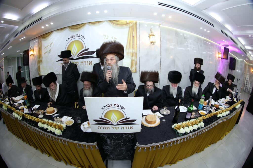 גלריה: מעמד קביעת מזוזות לישיבת 'אורה של תורה'