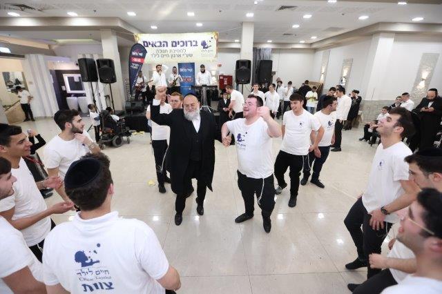עשרות ילדים ובני משפחותיהם במסיבת חנוכה של 'חיים לילד'