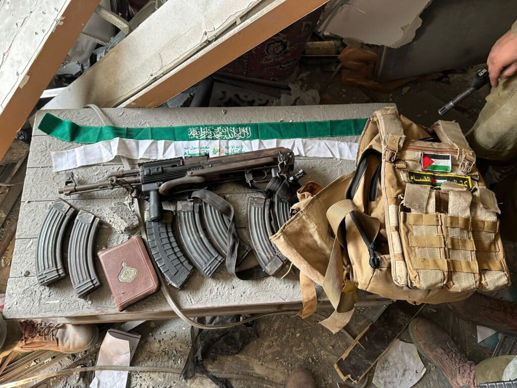 תיעוד: הלוחמים מיהל"ם והנדסה איתרו מטען בתוך מרפאה