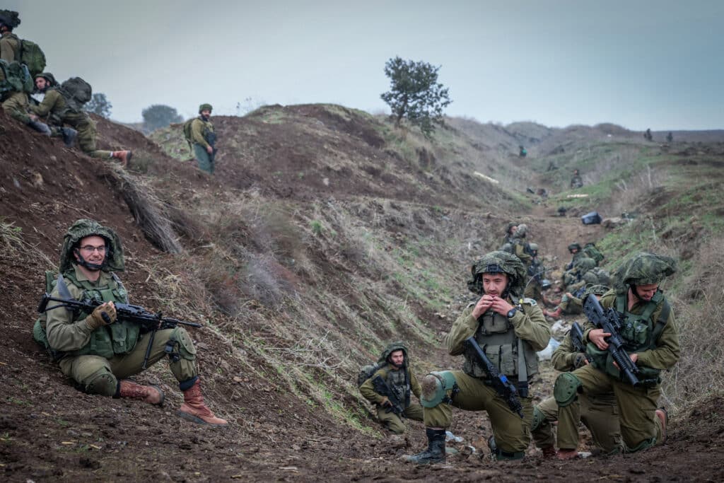 במזג האוויר הסוער: לוחמי חי"ר ושריון בתרגיל בגבול הצפון