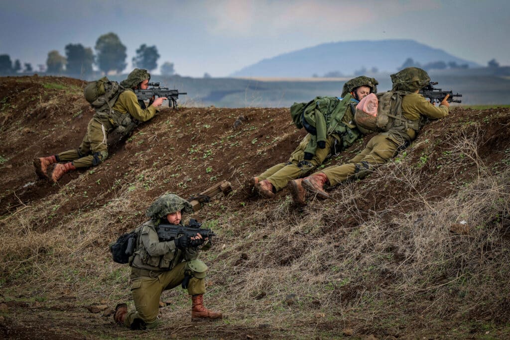 במזג האוויר הסוער: לוחמי חי"ר ושריון בתרגיל בגבול הצפון