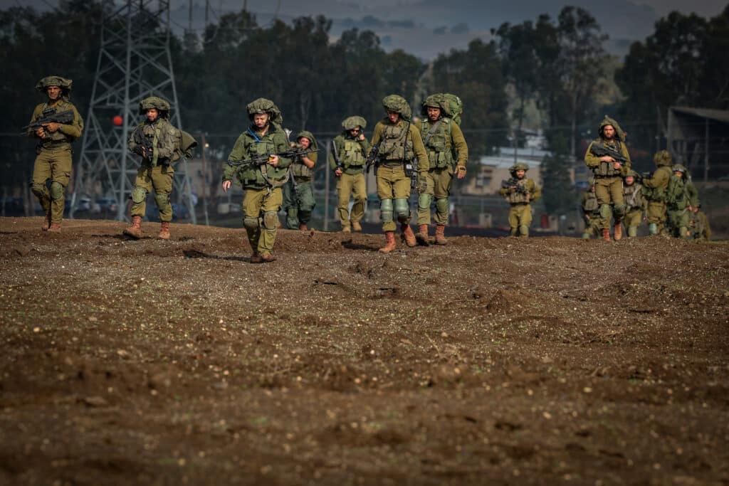 במזג האוויר הסוער: לוחמי חי"ר ושריון בתרגיל בגבול הצפון
