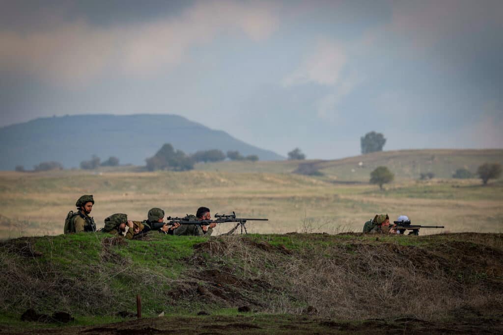 במזג האוויר הסוער: לוחמי חי"ר ושריון בתרגיל בגבול הצפון
