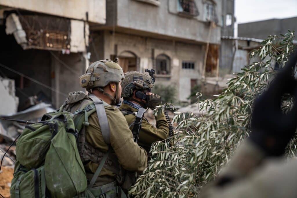 אמל"ח מתחת לשמיכות ולוחית רישוי צהובה: זה מה שמצאו הלוחמים