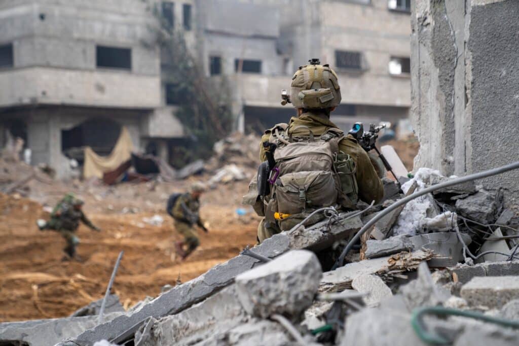 אמל"ח מתחת לשמיכות ולוחית רישוי צהובה: זה מה שמצאו הלוחמים