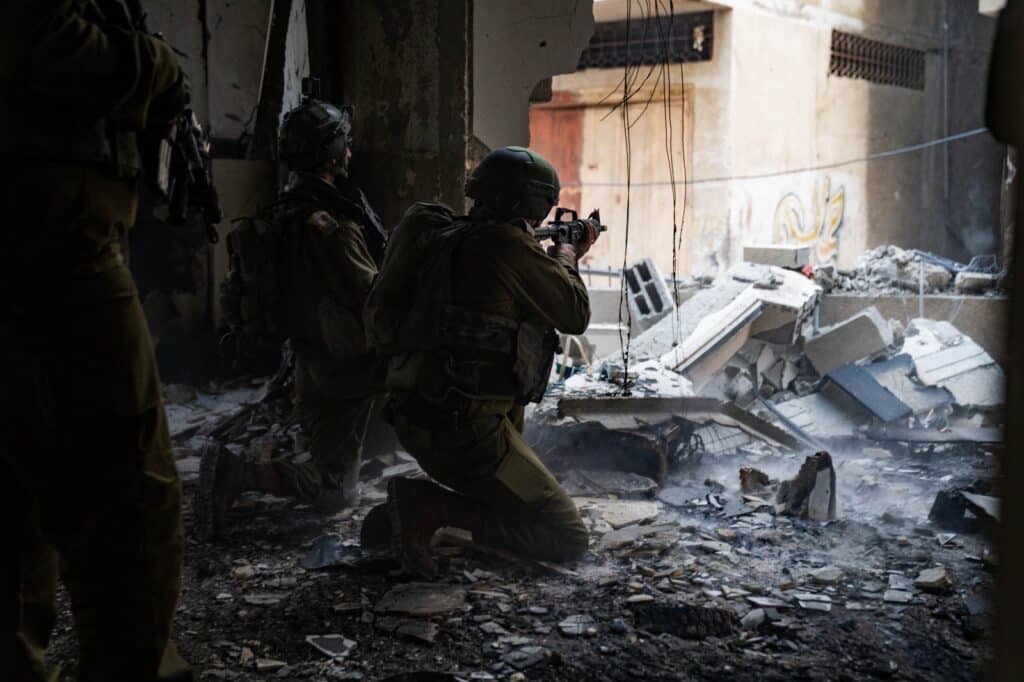 אמל"ח מתחת לשמיכות ולוחית רישוי צהובה: זה מה שמצאו הלוחמים