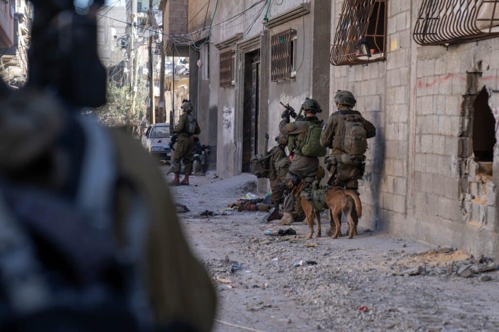 עם כלבים וטנקים: כך פועלים לוחמי צה"ל בתוך הרצועה