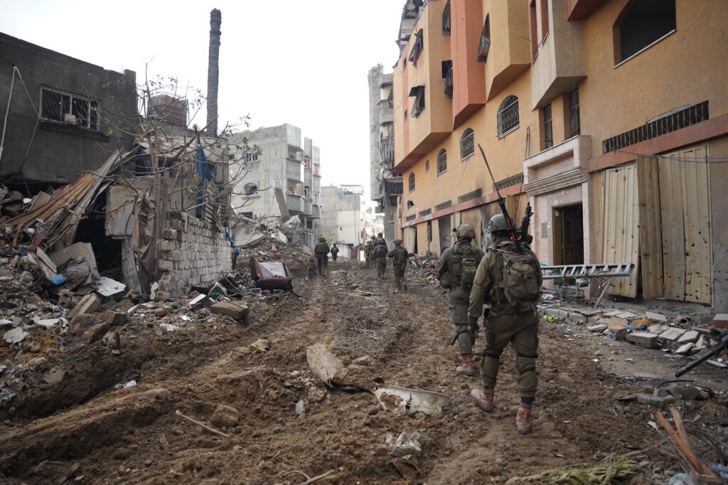 צה"ל תקף מעל 150 מטרות טרור מהאוויר, מהים ומהיבשה