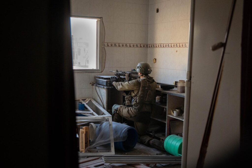 צה"ל תקף מעל 150 מטרות טרור מהאוויר, מהים ומהיבשה