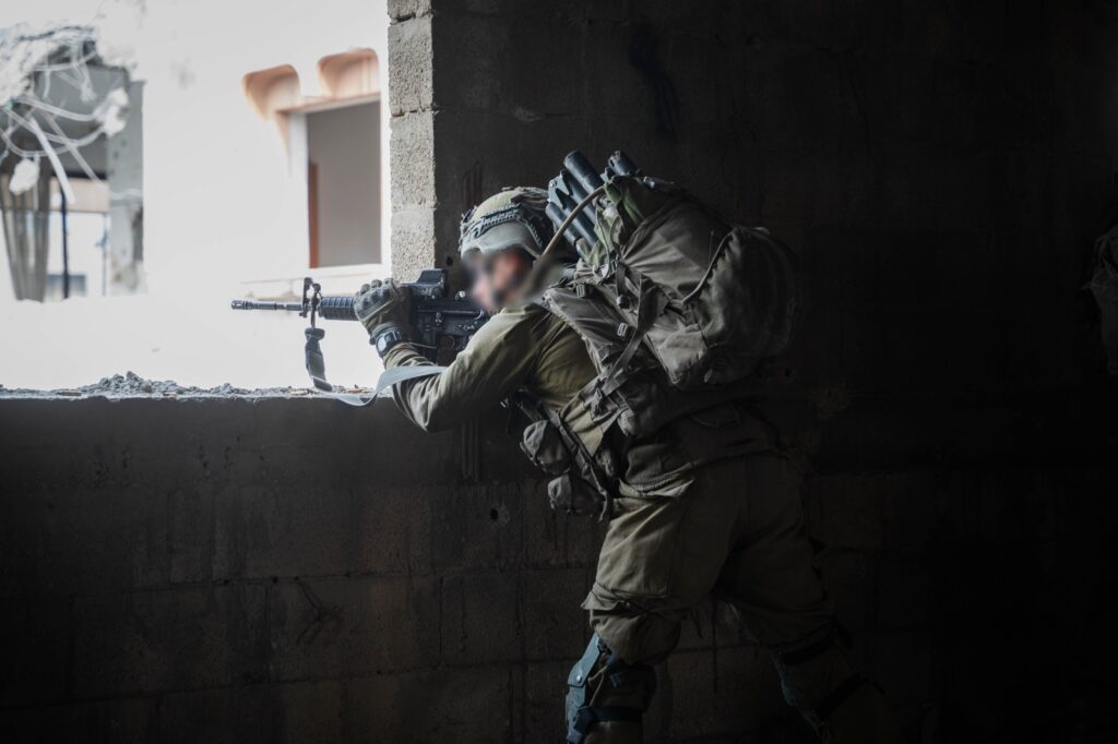 עם כלבים וטנקים: כך פועלים לוחמי צה"ל בתוך הרצועה