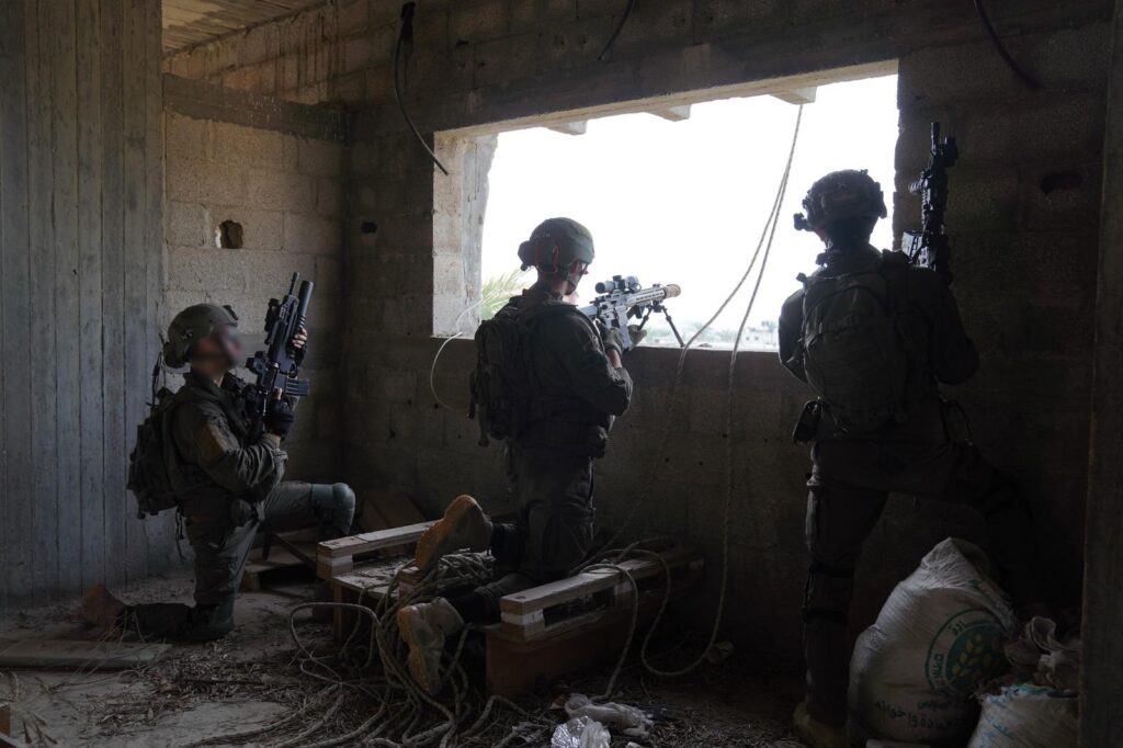 פירים, מנהרות, אמל"ח ומשגרים: גלריה מהקרבות בעזה