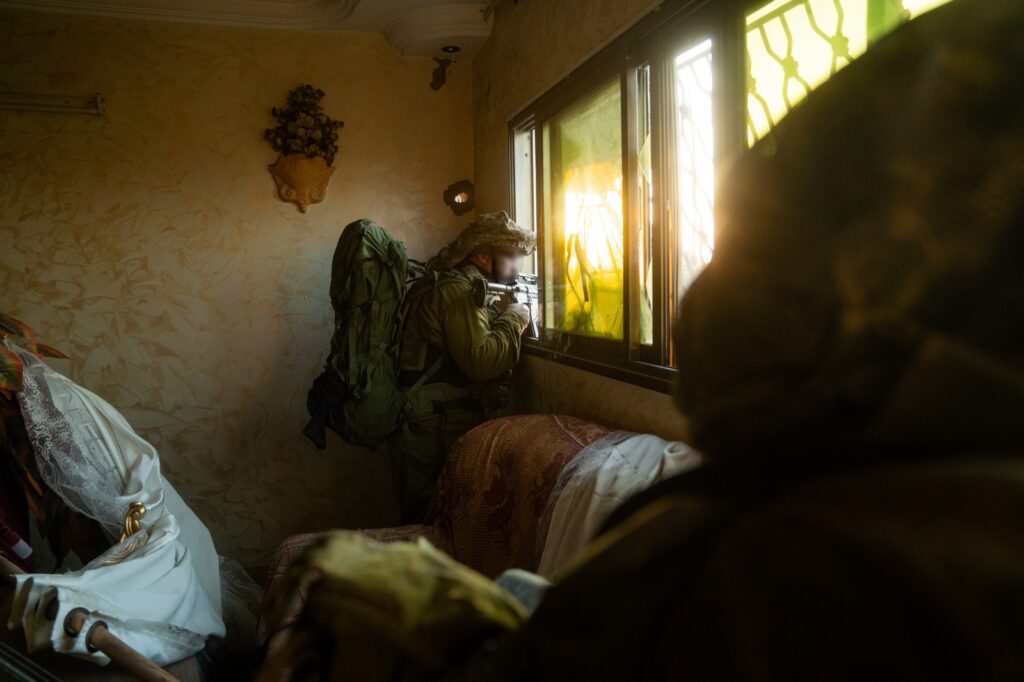 פירים, מנהרות, אמל"ח ומשגרים: גלריה מהקרבות בעזה