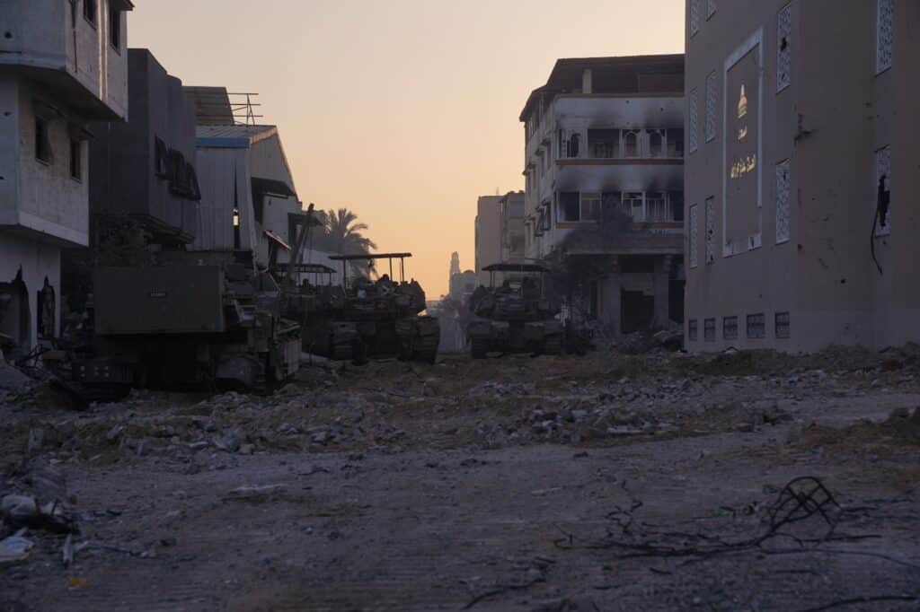 פירים, מנהרות, אמל"ח ומשגרים: גלריה מהקרבות בעזה