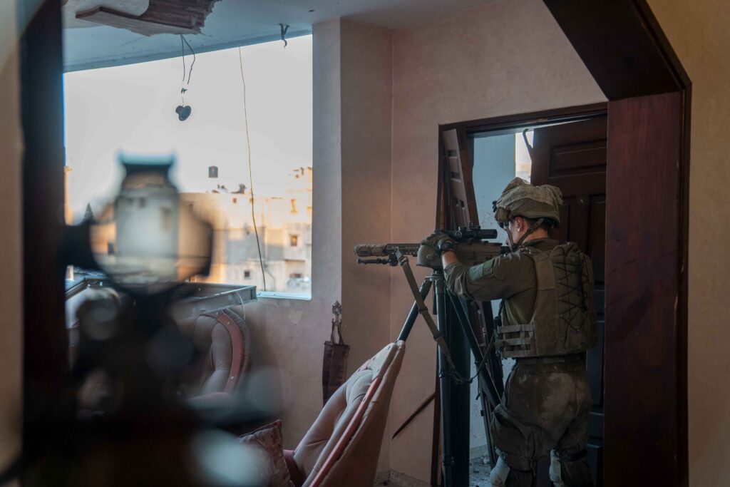 מלחמה ללא הפסקה: כך נראית הלחימה בעזה ומהים
