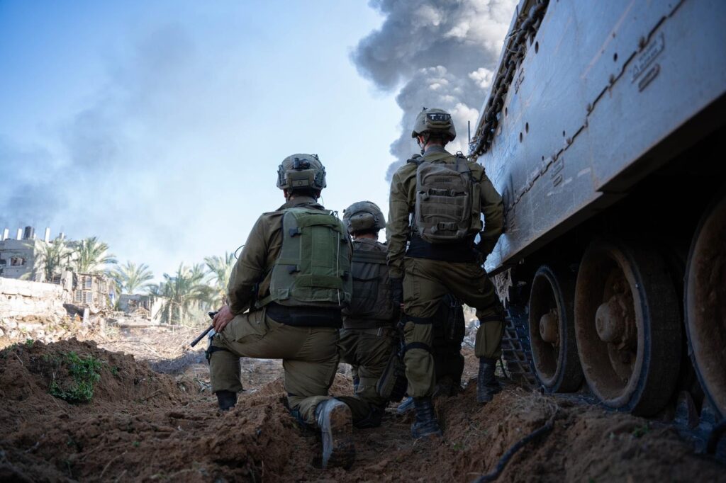 באוויר בים וביבשה: חוליות מחבלים חוסלו - נתפס ציוד של האו"ם
