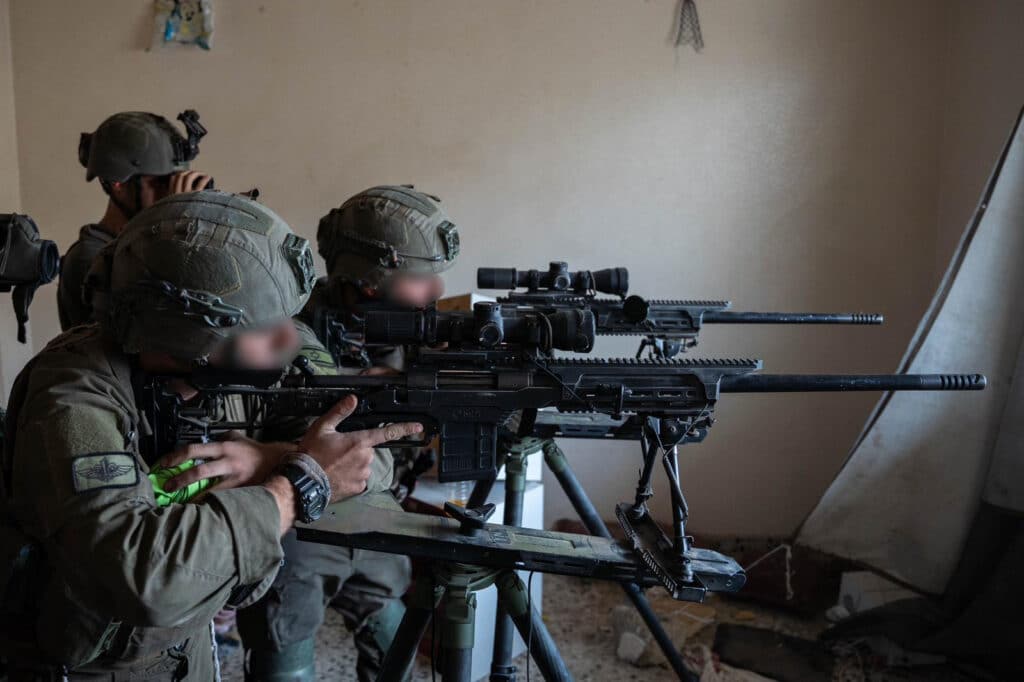 פירים, מנהרות, אמל"ח ומשגרים: גלריה מהקרבות בעזה