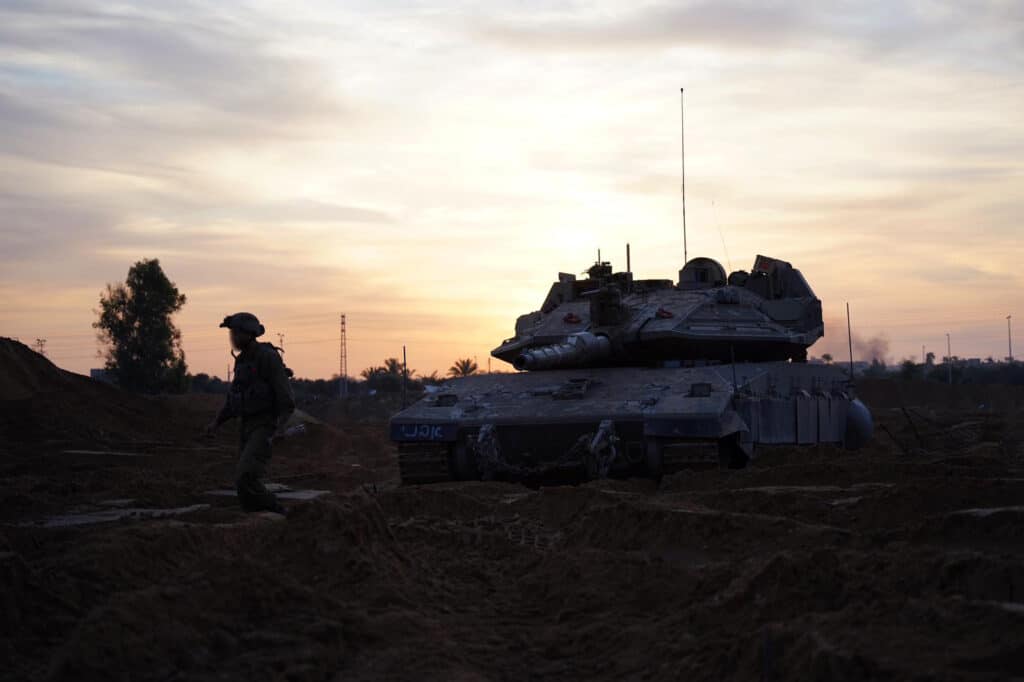 אמל"ח, פירים ומטענים: קרבות עזים עם חוליות מחבלים חמושים