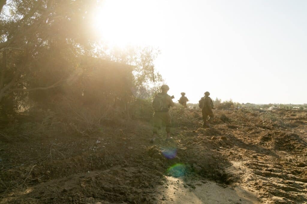 אמל"ח, פירים ומטענים: קרבות עזים עם חוליות מחבלים חמושים
