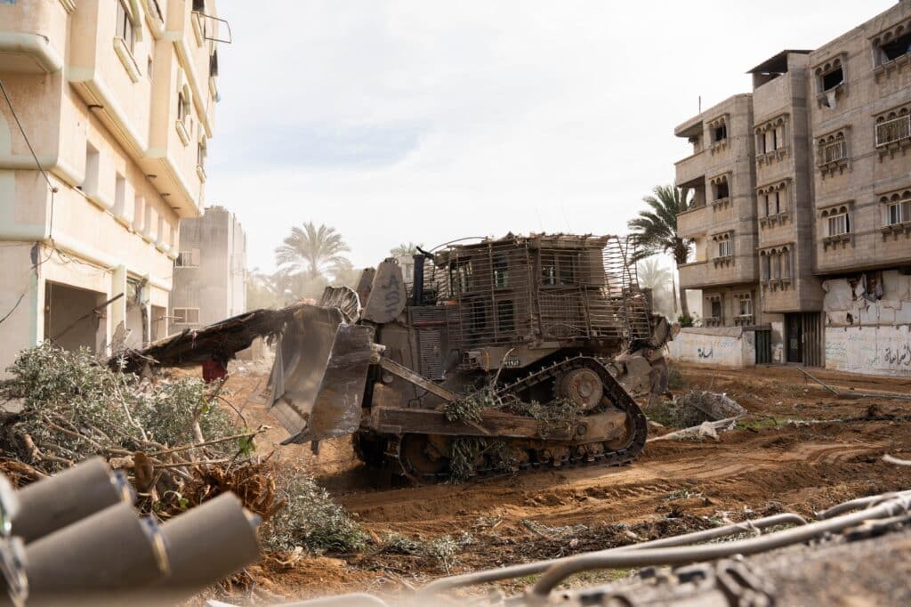 הצנחנים פשטו על שג'עייה; הקומנדו פעלו בחאן יונס