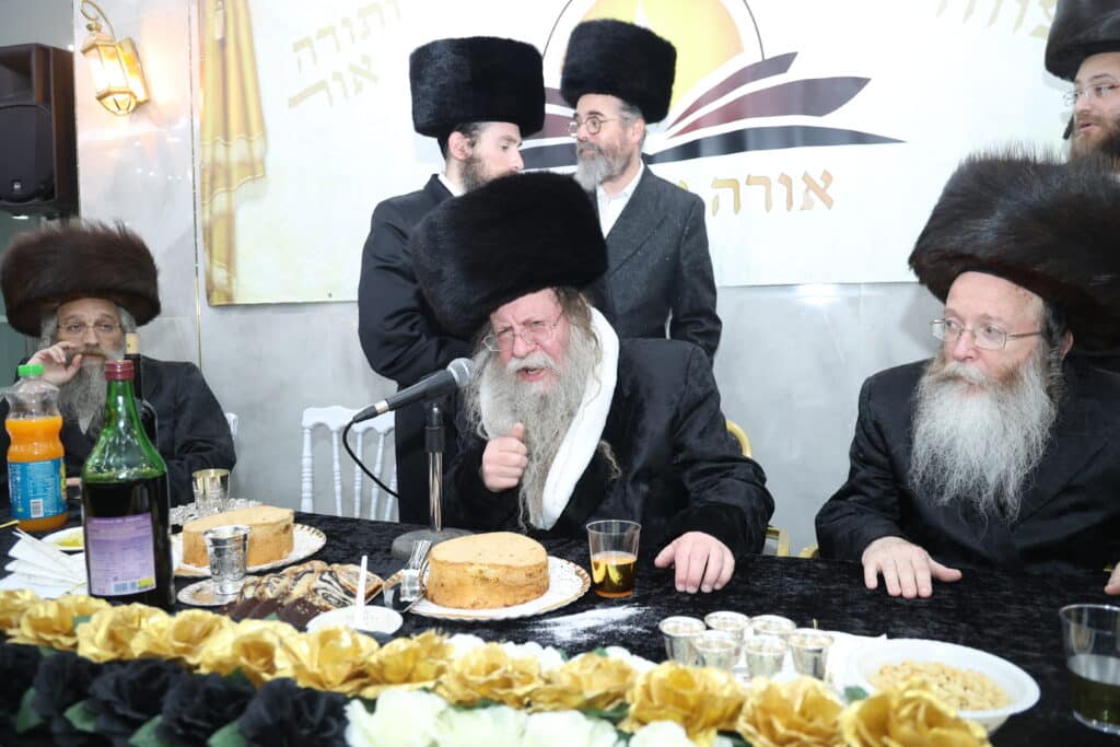 גלריה: מעמד קביעת מזוזות לישיבת 'אורה של תורה'