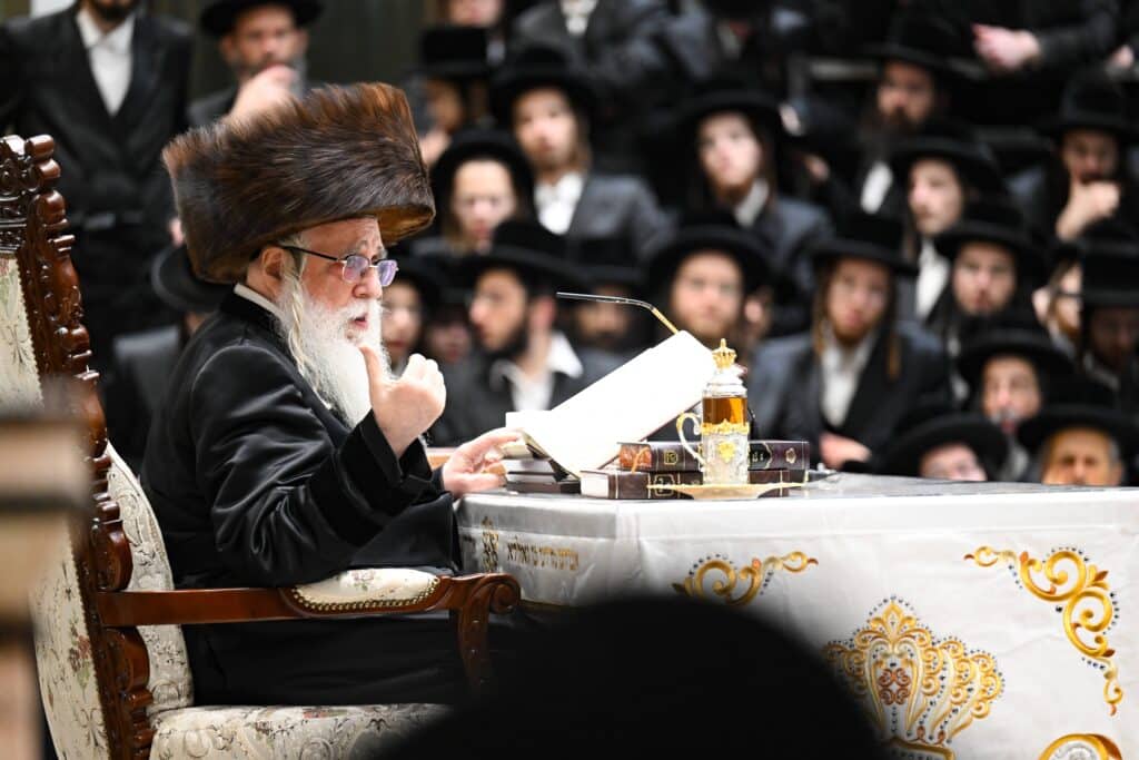 להודות ולהלל: חנוכה בחסידות צאנז