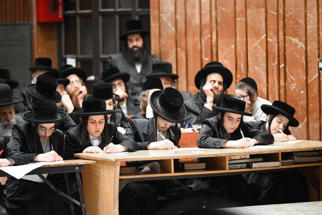 להודות ולהלל: חנוכה בחסידות צאנז