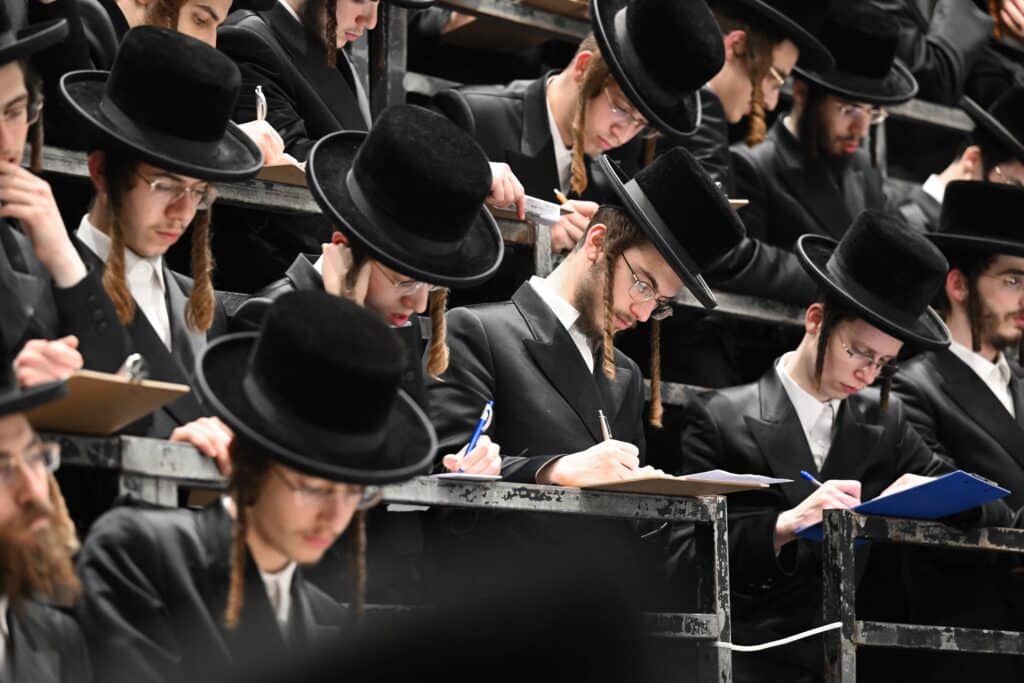 להודות ולהלל: חנוכה בחסידות צאנז