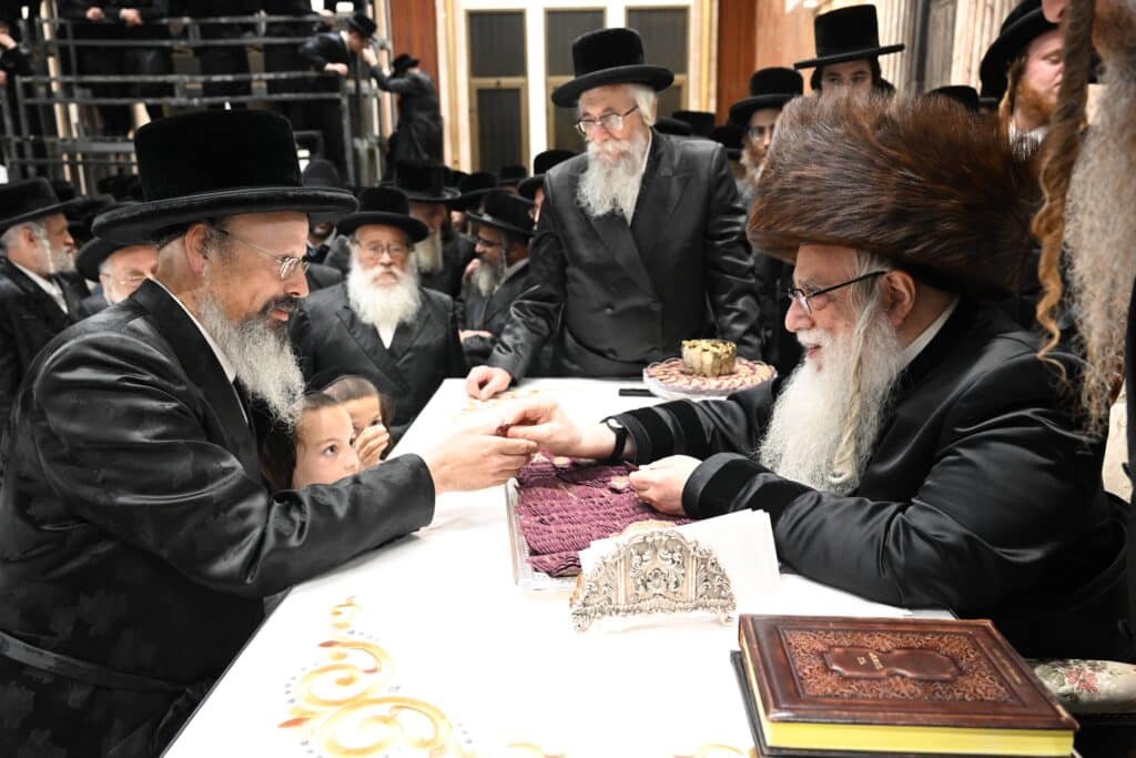 להודות ולהלל: חנוכה בחסידות צאנז