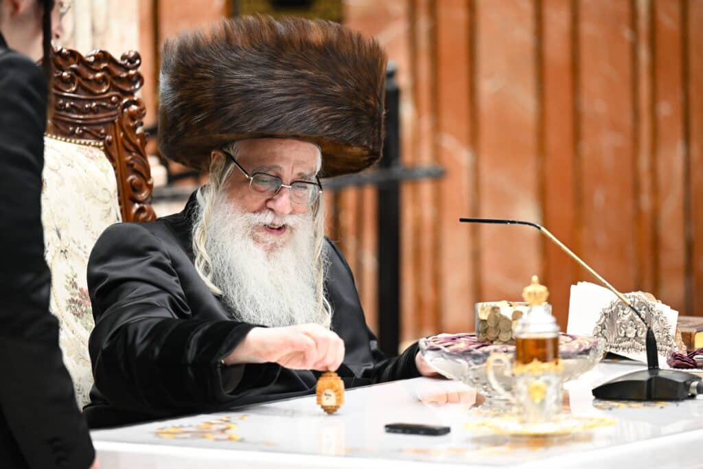 להודות ולהלל: חנוכה בחסידות צאנז