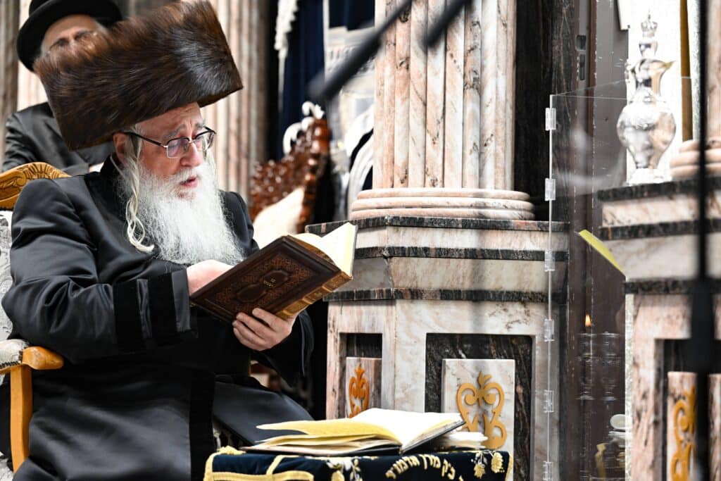 להודות ולהלל: חנוכה בחסידות צאנז