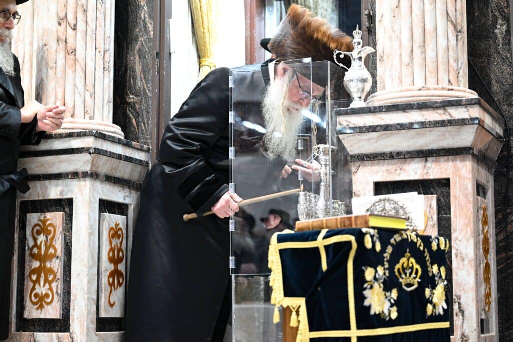 להודות ולהלל: חנוכה בחסידות צאנז