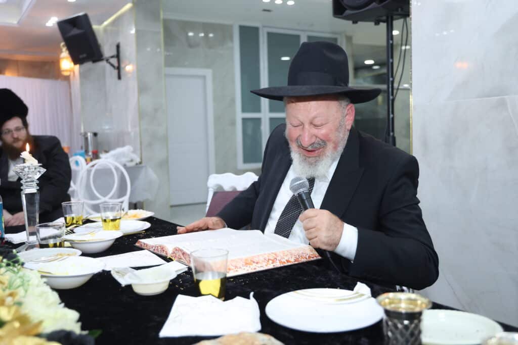 גלריה: מעמד קביעת מזוזות לישיבת 'אורה של תורה'