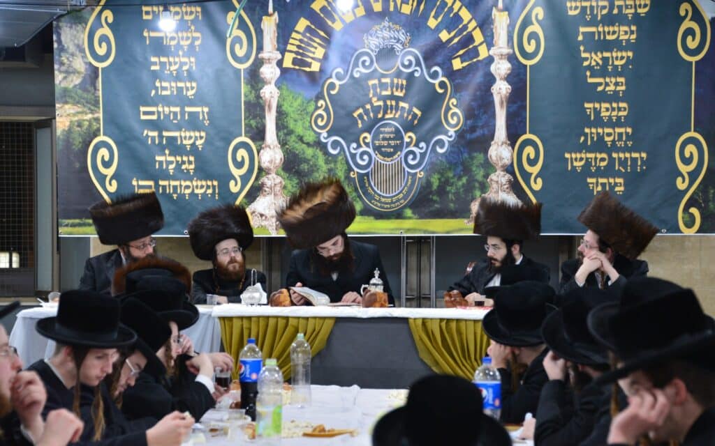 תלמידי ישיבת בעלזא באשדוד התאספו ל'שבת התעלות' אדירה תלמידי ישיבת בעלזא באשדוד התאספו ל'שבת התעלות' אדירה