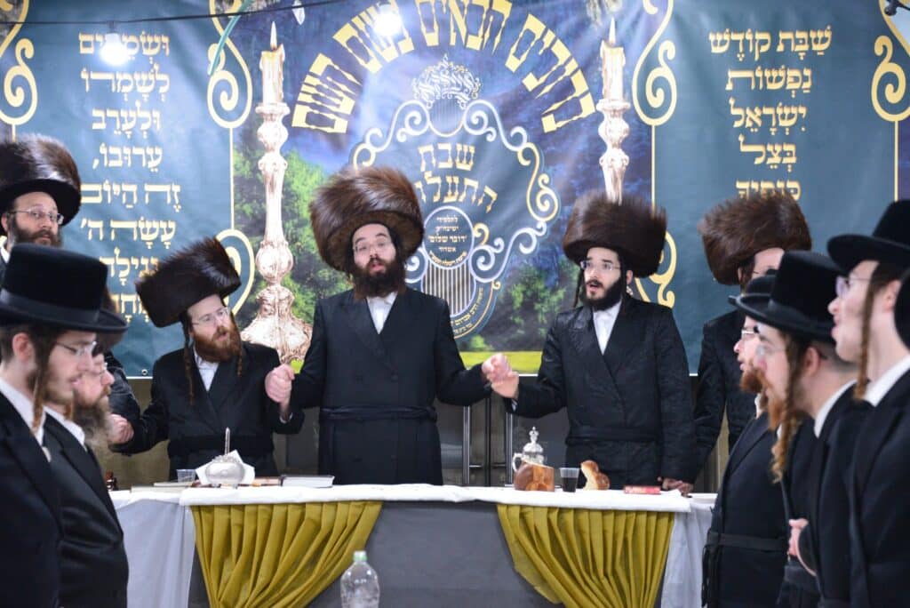 תלמידי ישיבת בעלזא באשדוד התאספו ל'שבת התעלות' אדירה תלמידי ישיבת בעלזא באשדוד התאספו ל'שבת התעלות' אדירה