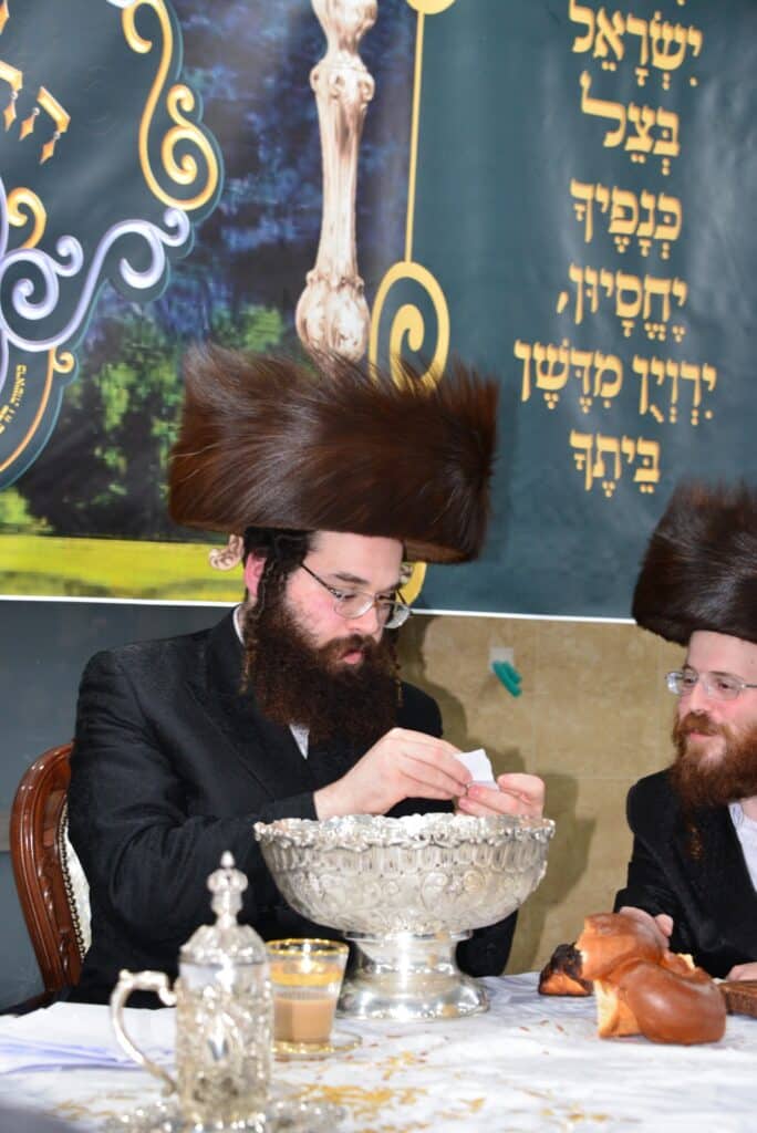 תלמידי ישיבת בעלזא באשדוד התאספו ל'שבת התעלות' אדירה תלמידי ישיבת בעלזא באשדוד התאספו ל'שבת התעלות' אדירה