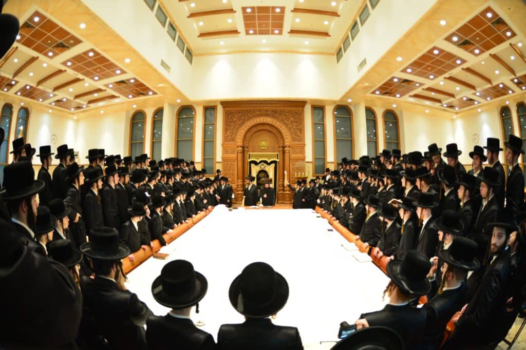 תלמידי ישיבת בעלזא באשדוד התאספו ל'שבת התעלות' אדירה תלמידי ישיבת בעלזא באשדוד התאספו ל'שבת התעלות' אדירה