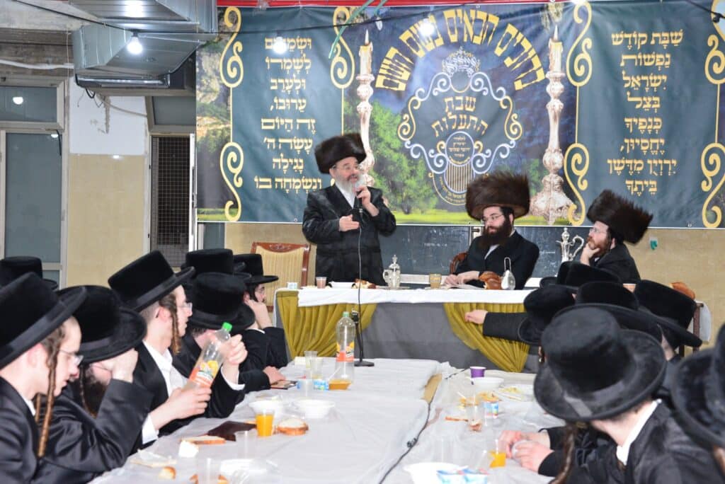 תלמידי ישיבת בעלזא באשדוד התאספו ל'שבת התעלות' אדירה תלמידי ישיבת בעלזא באשדוד התאספו ל'שבת התעלות' אדירה