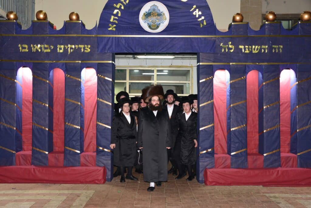 תלמידי ישיבת בעלזא באשדוד התאספו ל'שבת התעלות' אדירה תלמידי ישיבת בעלזא באשדוד התאספו ל'שבת התעלות' אדירה