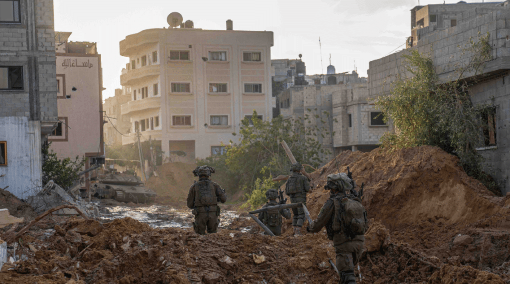 בין פירים לבתים ממולכדים: תיעוד מתוך הרצועה