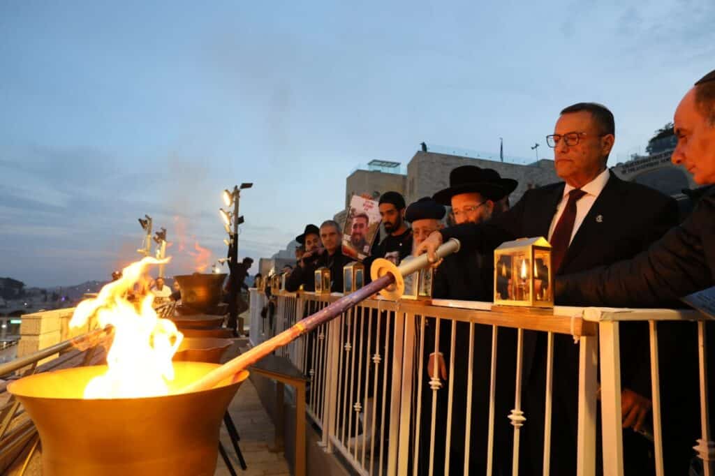 מעמד הדלקת נר ראשון של חנוכה בכותל • כך זה נראה