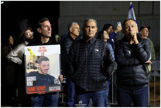 תושבי בני ברק ומשפחות החטופים התפללו על ציון החזון איש