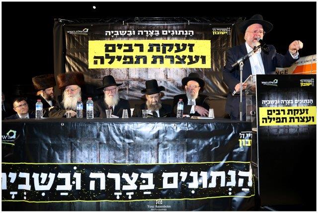 תושבי בני ברק ומשפחות החטופים התפללו על ציון החזון איש