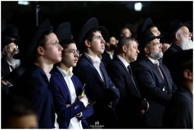 תושבי בני ברק ומשפחות החטופים התפללו על ציון החזון איש