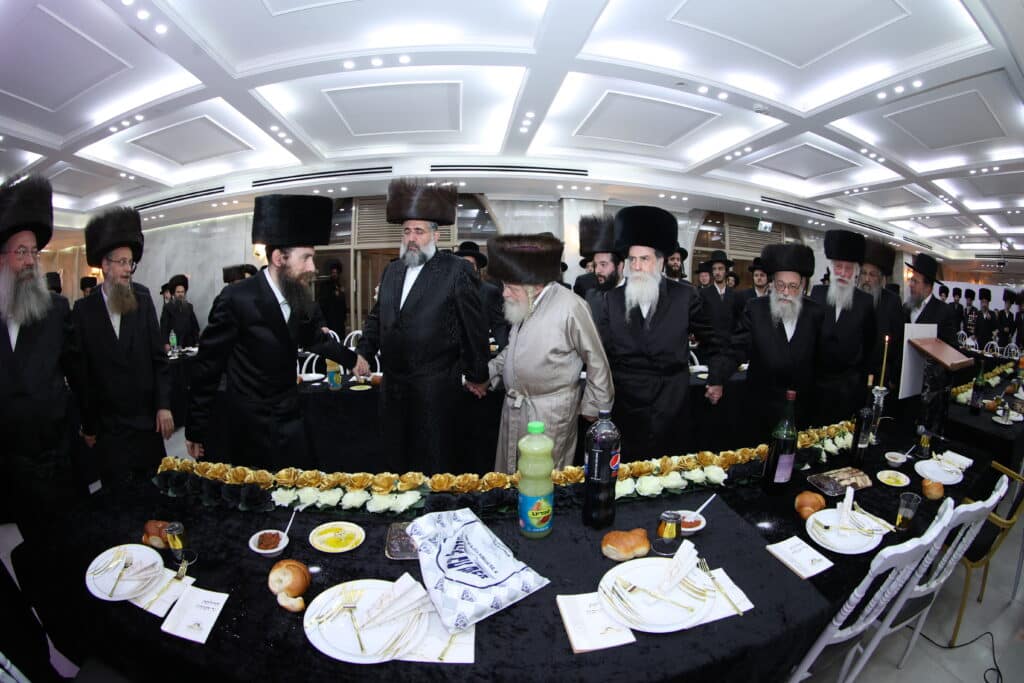 גלריה: מעמד קביעת מזוזות לישיבת 'אורה של תורה'