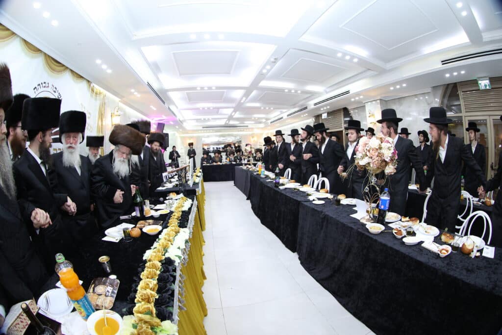 גלריה: מעמד קביעת מזוזות לישיבת 'אורה של תורה'